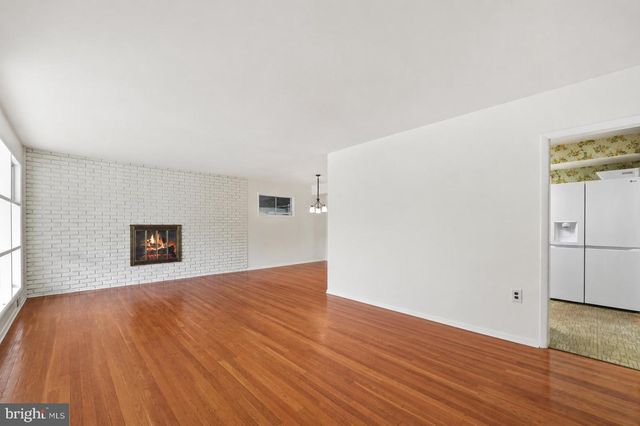 4802 RAVENSWORTH RD, Annandale, VA 22003