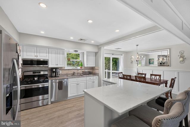 2 CATHY LN, Aston, PA 19014