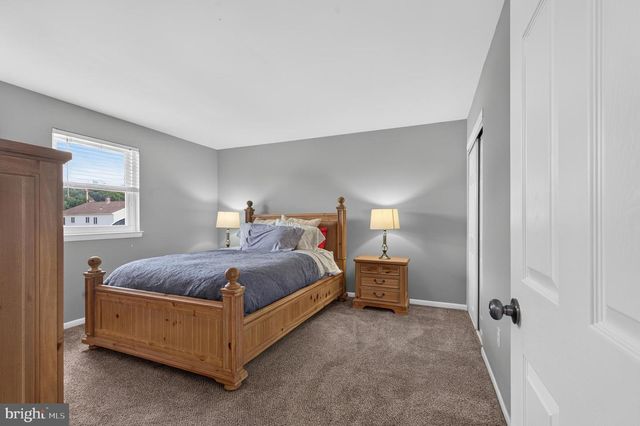 2 CATHY LN, Aston, PA 19014