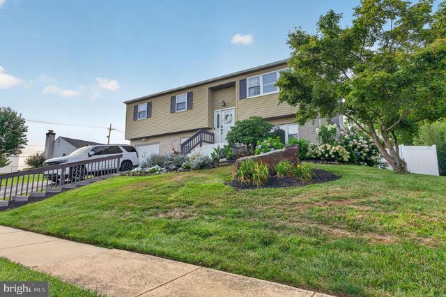 2 CATHY LN, Aston, PA 19014
