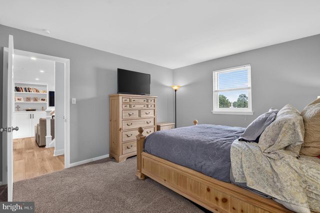 2 CATHY LN, Aston, PA 19014
