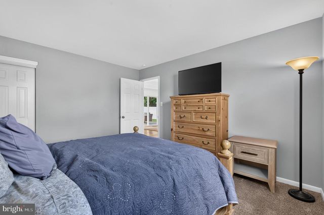 2 CATHY LN, Aston, PA 19014