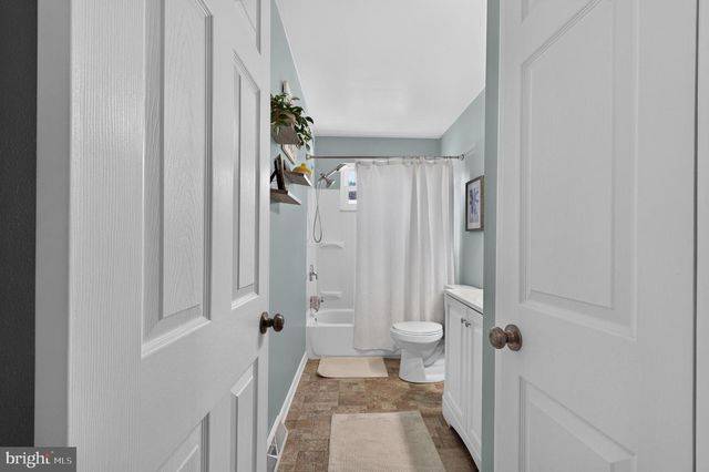 2 CATHY LN, Aston, PA 19014