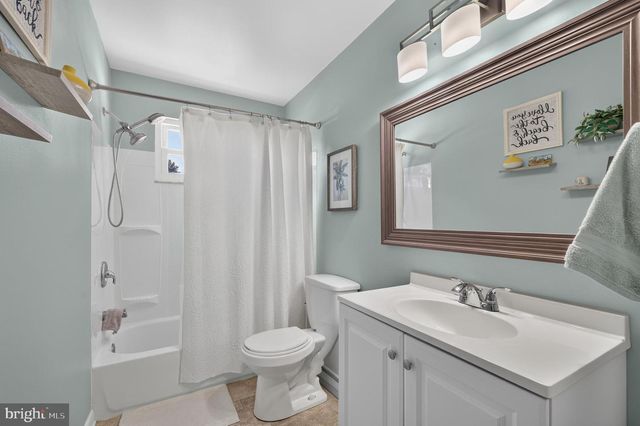 2 CATHY LN, Aston, PA 19014