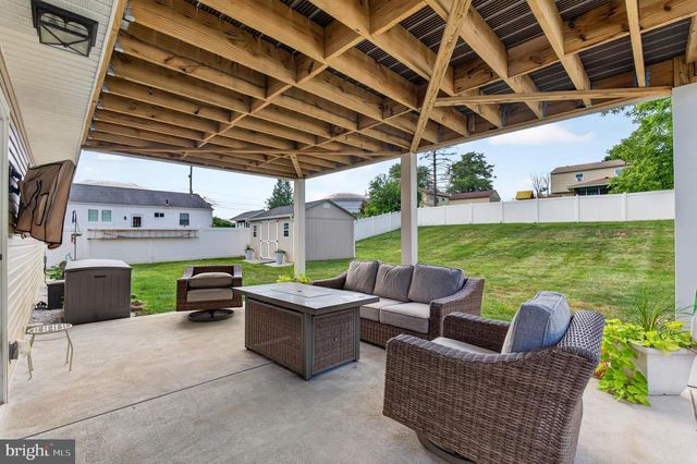 2 CATHY LN, Aston, PA 19014