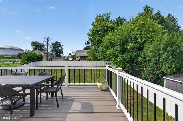 2 CATHY LN, Aston, PA 19014
