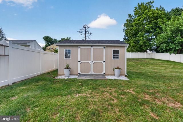 2 CATHY LN, Aston, PA 19014