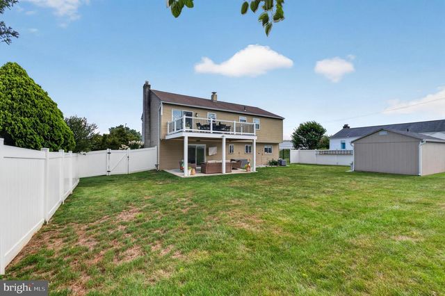 2 CATHY LN, Aston, PA 19014