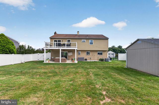 2 CATHY LN, Aston, PA 19014