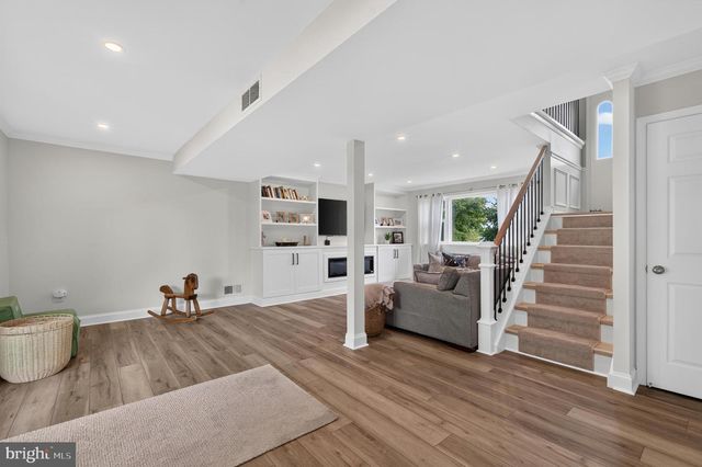 2 CATHY LN, Aston, PA 19014