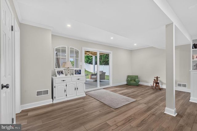 2 CATHY LN, Aston, PA 19014