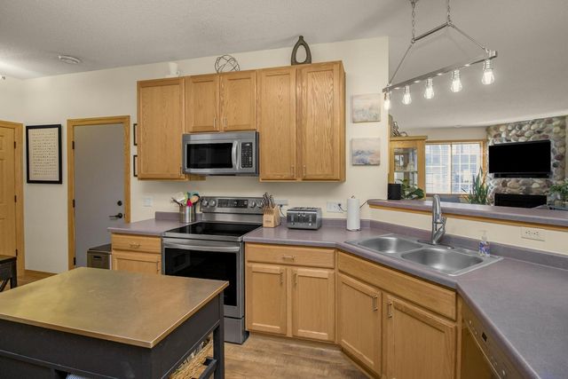 2066 Mockingbird Avenue, Shakopee, MN 55379