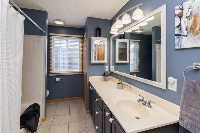 2066 Mockingbird Avenue, Shakopee, MN 55379