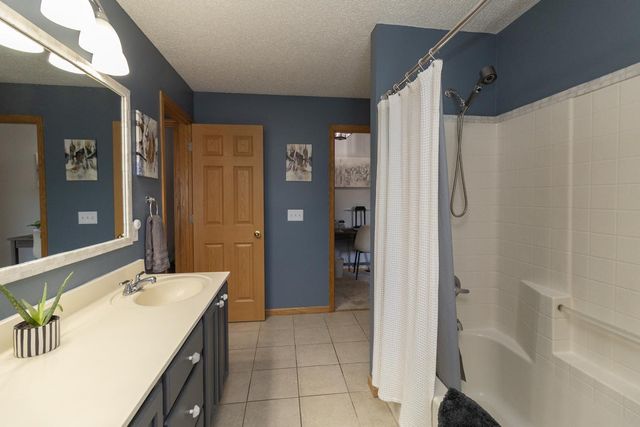 2066 Mockingbird Avenue, Shakopee, MN 55379