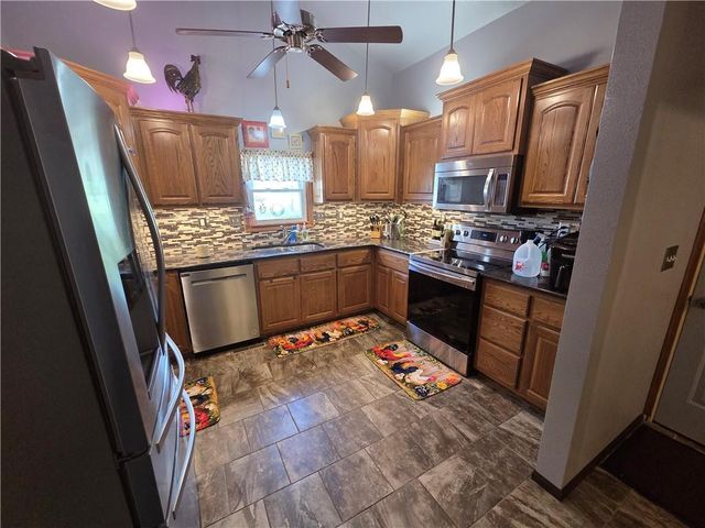 129 NW 251st Road, Clinton, MO 64735