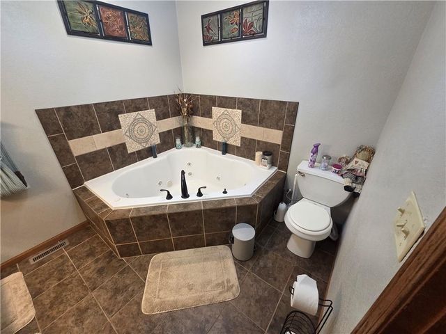 129 NW 251st Road, Clinton, MO 64735