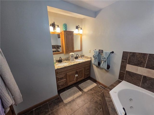 129 NW 251st Road, Clinton, MO 64735