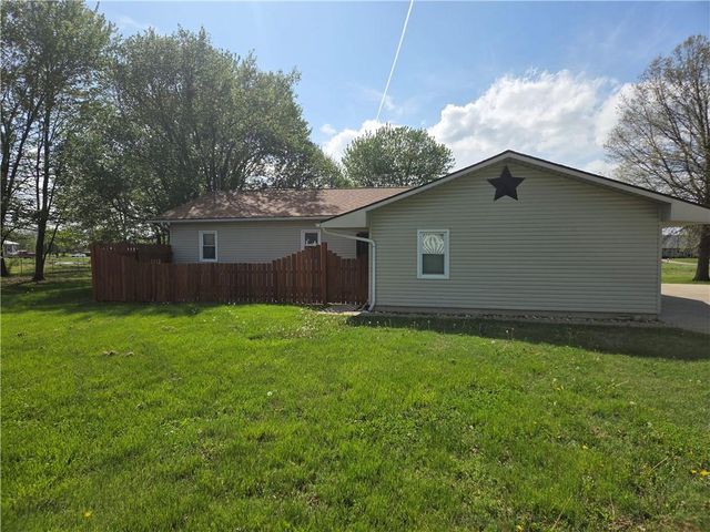 129 NW 251st Road, Clinton, MO 64735