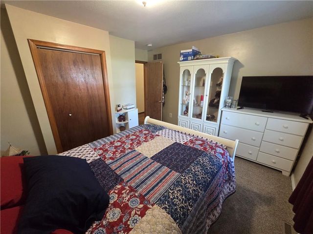 129 NW 251st Road, Clinton, MO 64735