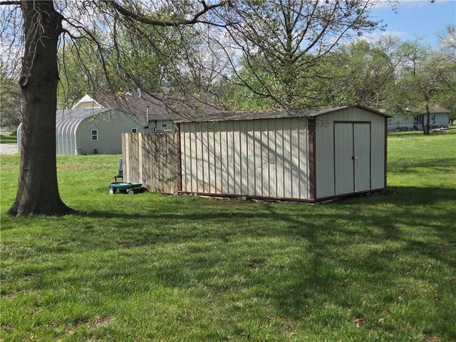 129 NW 251st Road, Clinton, MO 64735