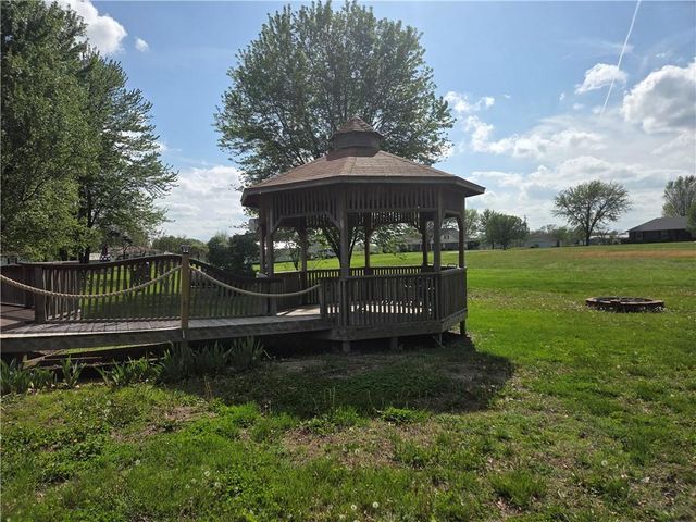 129 NW 251st Road, Clinton, MO 64735