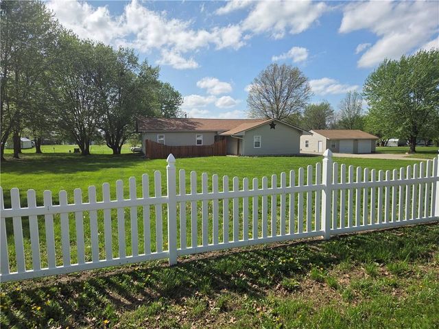 129 NW 251st Road, Clinton, MO 64735