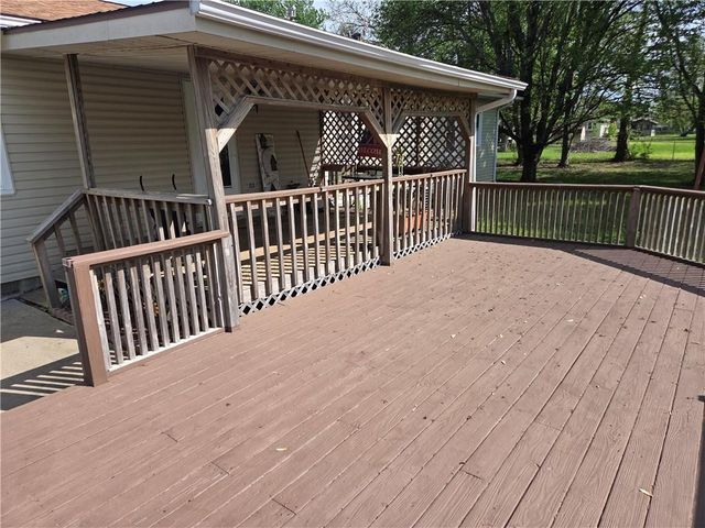 129 NW 251st Road, Clinton, MO 64735