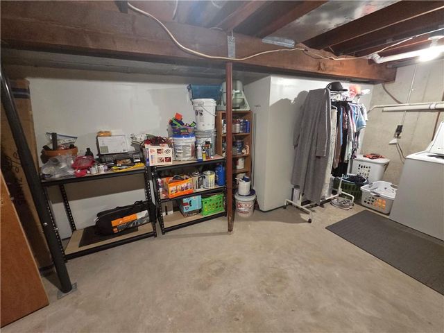 129 NW 251st Road, Clinton, MO 64735