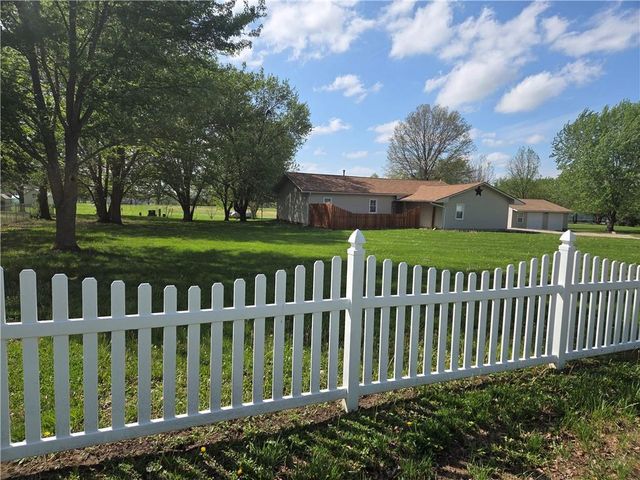 129 NW 251st Road, Clinton, MO 64735