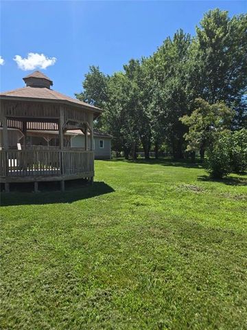 129 NW 251st Road, Clinton, MO 64735