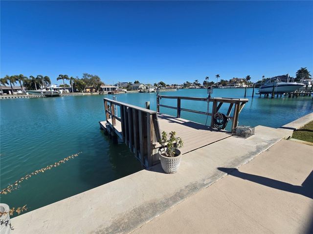 11655 3RD STREET E 8, Treasure Island, FL 33706