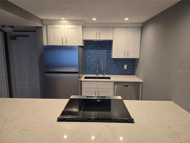 11655 3RD STREET E 8, Treasure Island, FL 33706