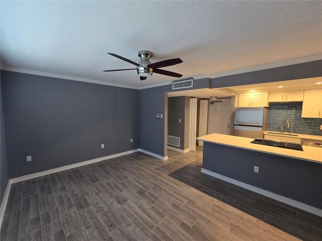 11655 3RD STREET E 8, Treasure Island, FL 33706