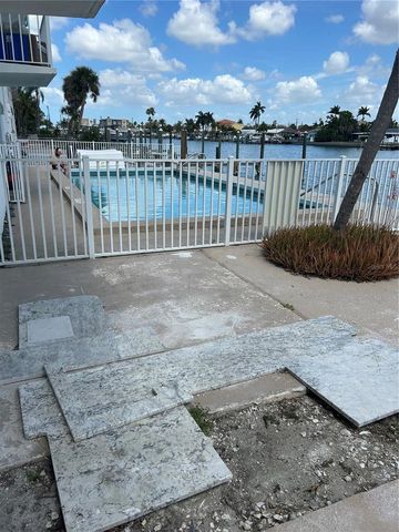 11655 3RD STREET E 8, Treasure Island, FL 33706