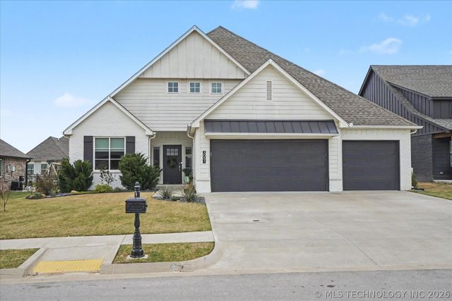 3051 N Dogwood Drive, Catoosa, OK 74015