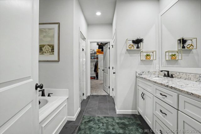 3051 N Dogwood Drive, Catoosa, OK 74015