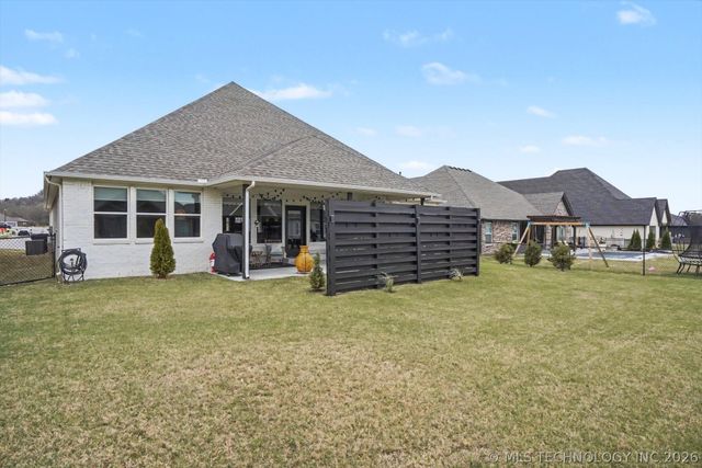 3051 N Dogwood Drive, Catoosa, OK 74015