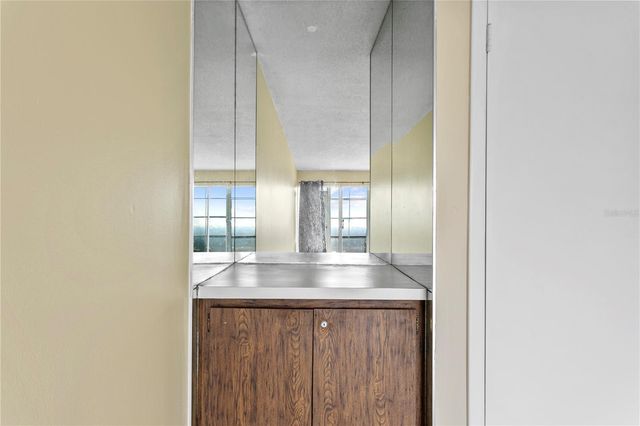 2302 MANHATTAN 111, Tampa, FL 33629