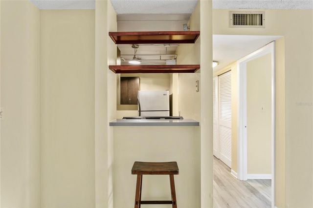 2302 MANHATTAN 111, Tampa, FL 33629