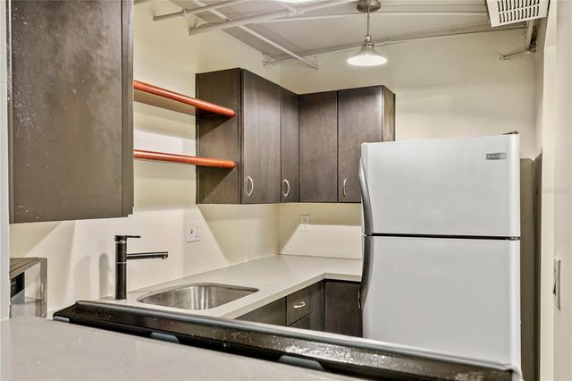 2302 MANHATTAN 111, Tampa, FL 33629