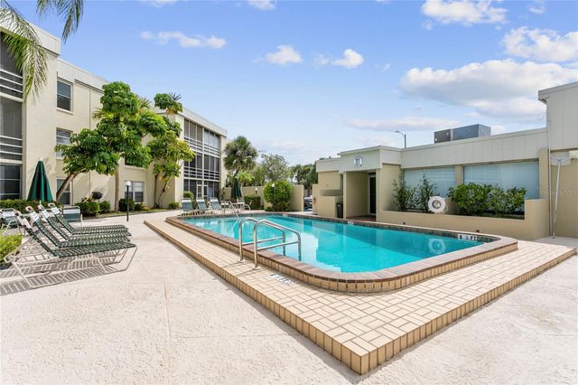 2302 MANHATTAN 111, Tampa, FL 33629