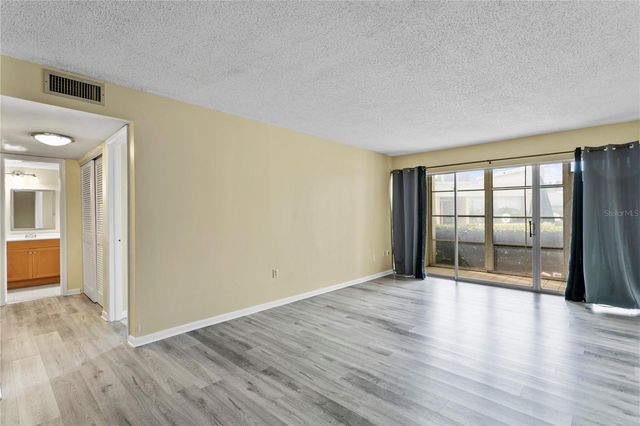 2302 MANHATTAN 111, Tampa, FL 33629