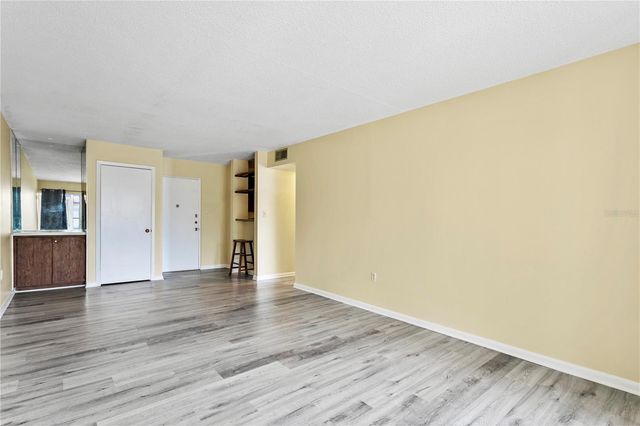 2302 MANHATTAN 111, Tampa, FL 33629