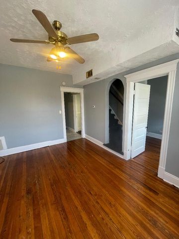 8136 S Exchange Avenue 2, Chicago, IL 60617