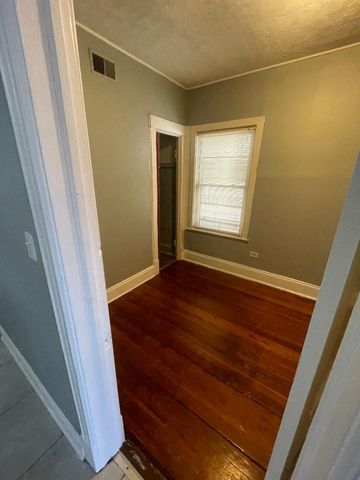 8136 S Exchange Avenue 2, Chicago, IL 60617