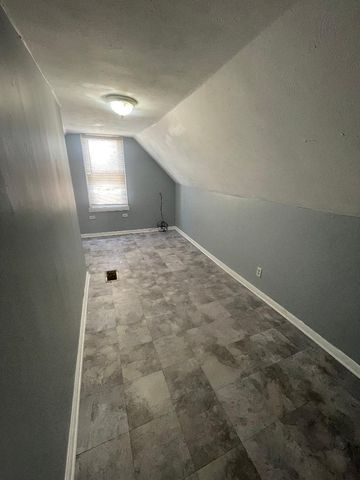 8136 S Exchange Avenue 2, Chicago, IL 60617