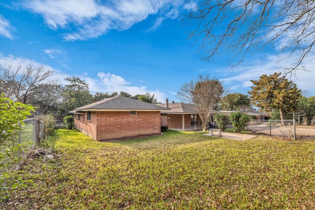 4325 Shady Glen Drive, Waco, TX 76708