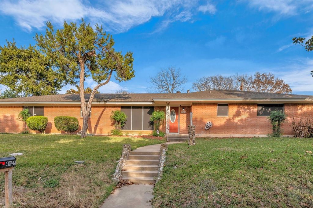 4325 Shady Glen Drive, Waco, TX 76708