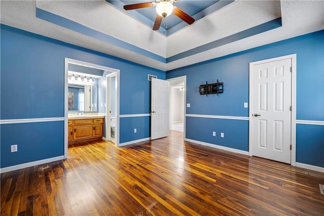 2400 NE Dale Hunter Drive, Lee's Summit, MO 64086