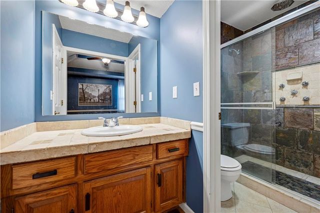 2400 NE Dale Hunter Drive, Lee's Summit, MO 64086